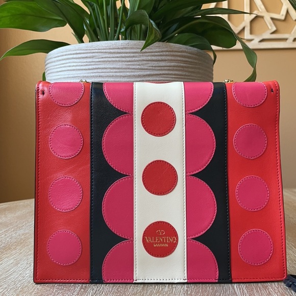 Valentino Garavani Close Up Flap Bag - Picture 12 of 12